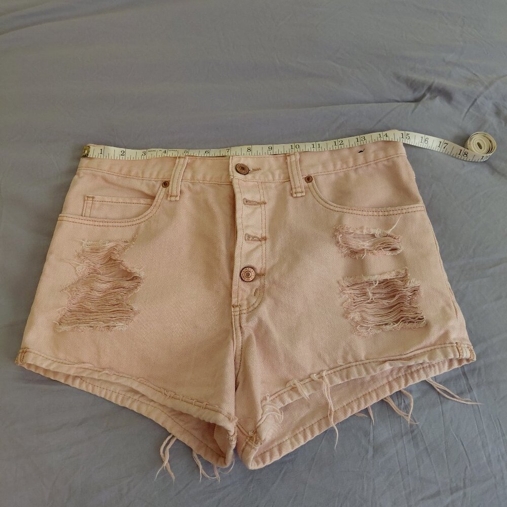 Abercrombie and Fitch peach short shorts